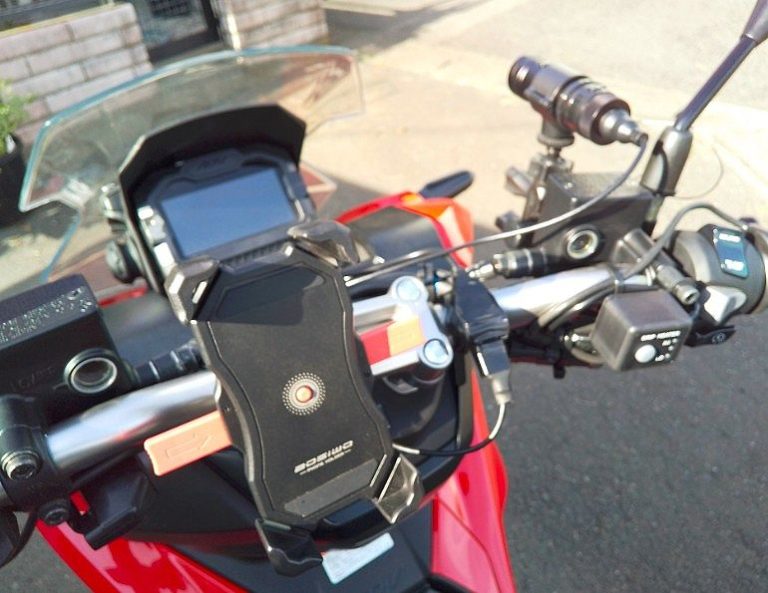 スマホホルダーを取り付けた│ワイバイクADV150