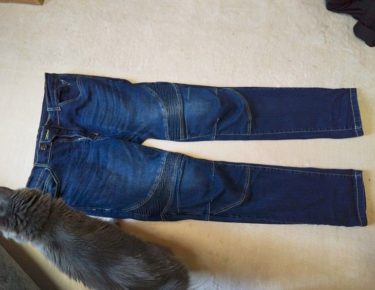 プロテクター付きジーパンを買った