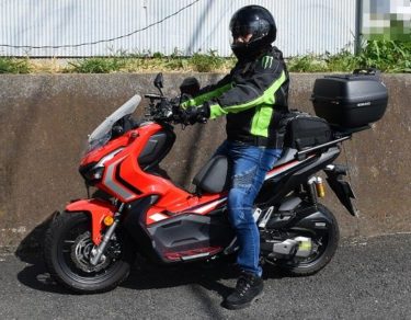 足つきはこんな感じ│ワイバイクADV150