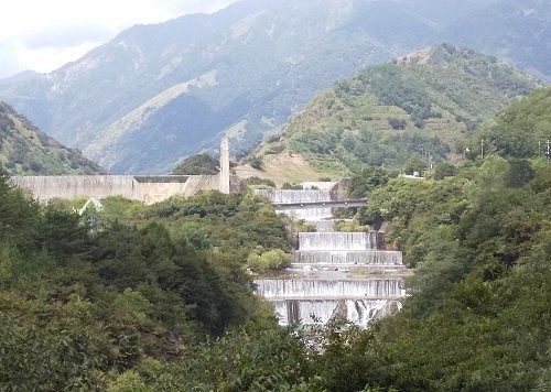 松木川の人工滝
